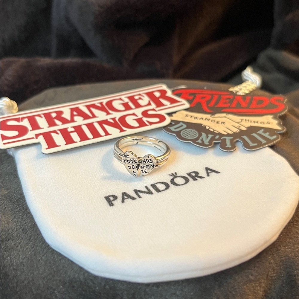 Stranger Things Friends Don't Lie Splittable Ring 
Sterling silver from Pandora